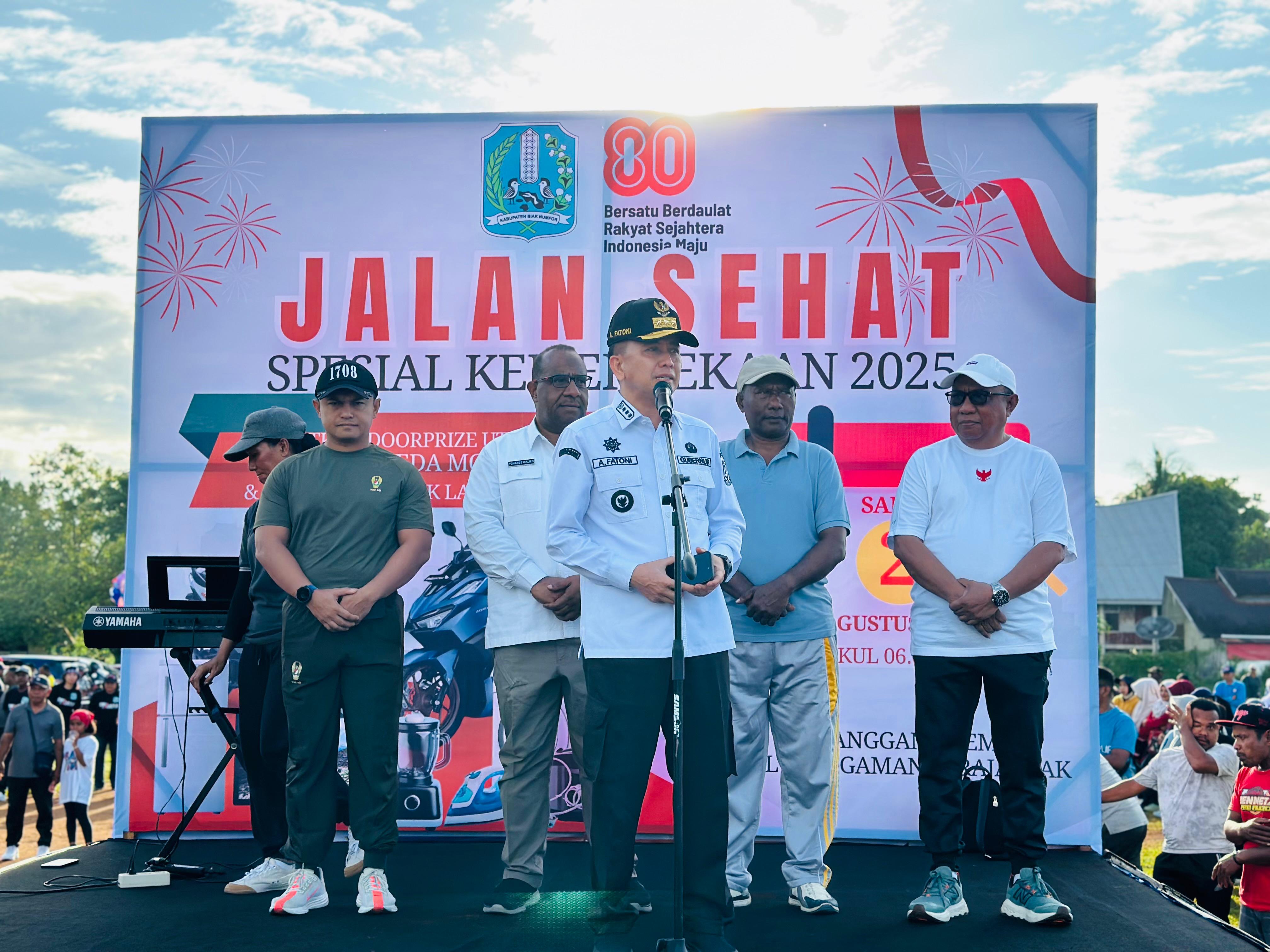 Pj. Gubernur Papua Lepas Jalan Sehat, Kickoff HUT ke-80 RI di Kabupaten Biak Numfor dan Ajak Warga Gunakan Hak Pilih